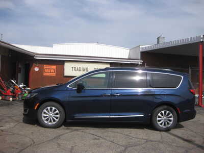 2017 Chrysler Pacifica, $16900. Photo 1