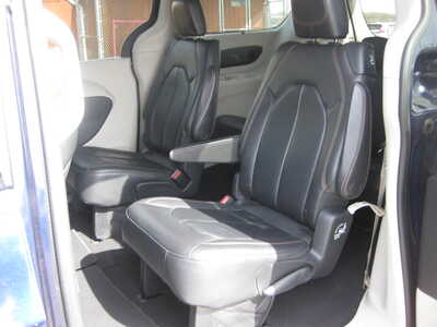 2017 Chrysler Pacifica, $16900. Photo 6