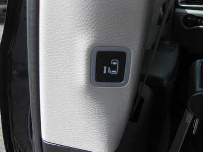 2017 Chrysler Pacifica, $16900. Photo 7