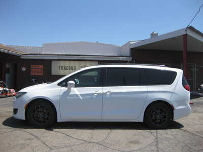 2018 Chrysler Pacifica, $17900. Photo 1