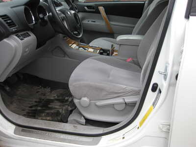 2009 Toyota Highlander, $7995. Photo 5