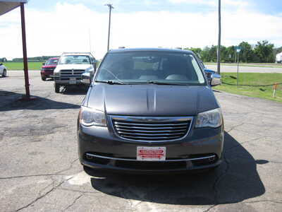 2015 Chrysler Town & Country, $13900. Photo 2