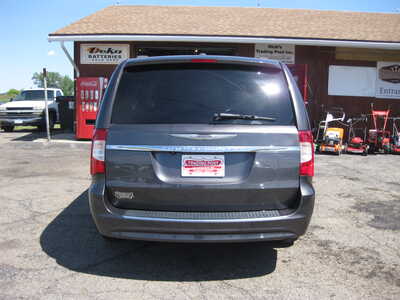 2015 Chrysler Town & Country, $13900. Photo 4