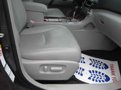 2013 Toyota Highlander, $15900. Photo 6