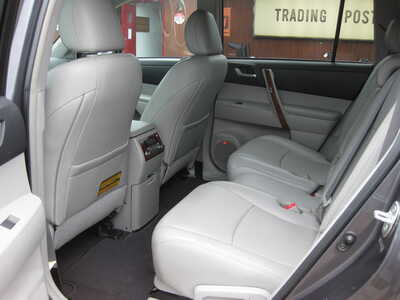 2013 Toyota Highlander, $15900. Photo 7