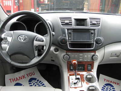 2013 Toyota Highlander, $15900. Photo 9