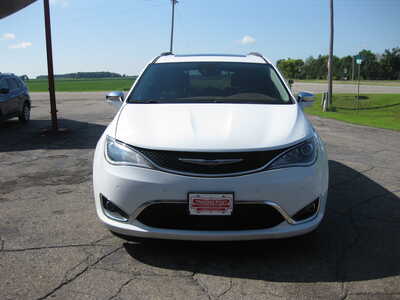 2018 Chrysler Pacifica, $19900. Photo 2
