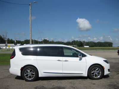 2018 Chrysler Pacifica, $19900. Photo 3