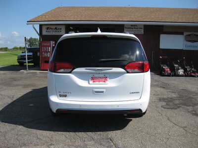 2018 Chrysler Pacifica, $19900. Photo 4