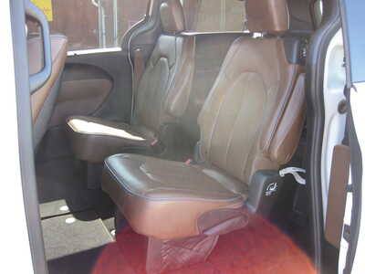 2018 Chrysler Pacifica, $19900. Photo 7