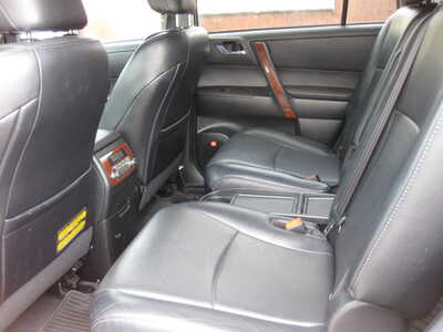 2013 Toyota Highlander, $16900. Photo 7