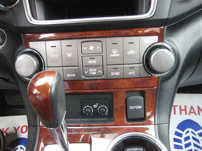2013 Toyota Highlander, $16900. Photo 9