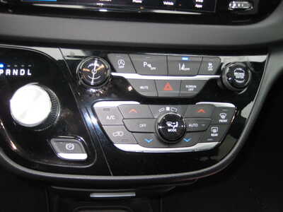 2026 Chrysler Pacifica, $29900. Photo 10
