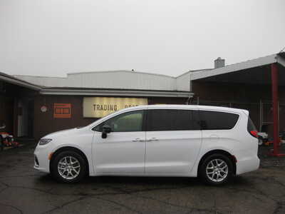 2026 Chrysler Pacifica, $29900. Photo 1
