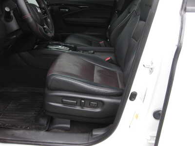 2022 Honda Pilot, $37900. Photo 5