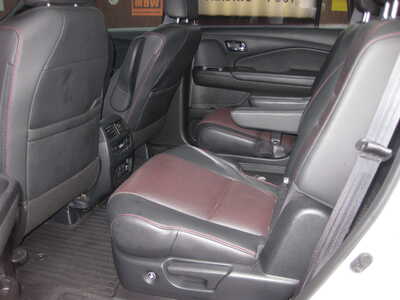 2022 Honda Pilot, $37900. Photo 7