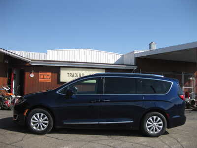 2019 Chrysler Pacifica, $12900. Photo 1