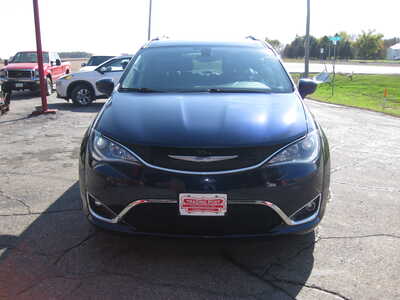 2019 Chrysler Pacifica, $12900. Photo 2