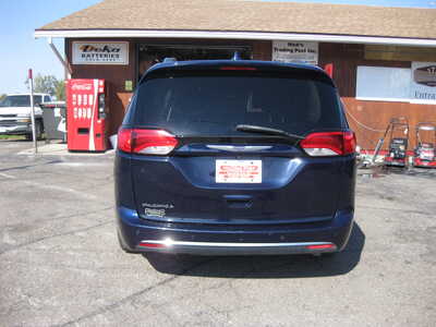2019 Chrysler Pacifica, $12900. Photo 4