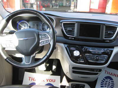 2019 Chrysler Pacifica, $12900. Photo 7