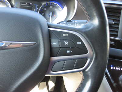 2019 Chrysler Pacifica, $12900. Photo 11