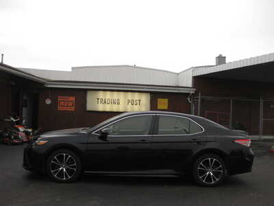 2018 Toyota Camry, $15900. Photo 1