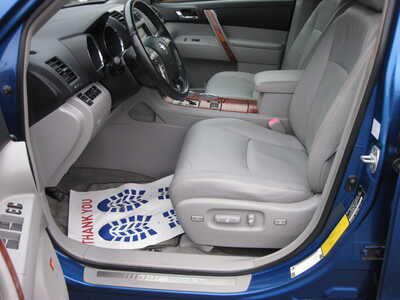 2008 Toyota Highlander, $9995. Photo 5