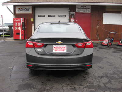2018 Chevrolet Malibu, $13900. Photo 4