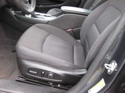 2018 Chevrolet Malibu, $13900. Photo 5
