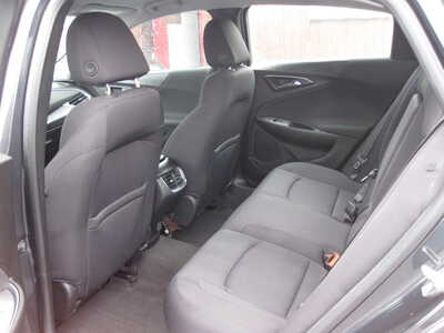 2018 Chevrolet Malibu, $13900. Photo 6