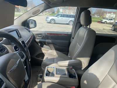 2012 Chrysler Town & Country, $8988. Photo 6