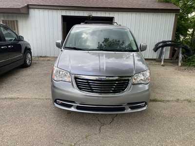 2013 Chrysler Town & Country, $7988. Photo 2