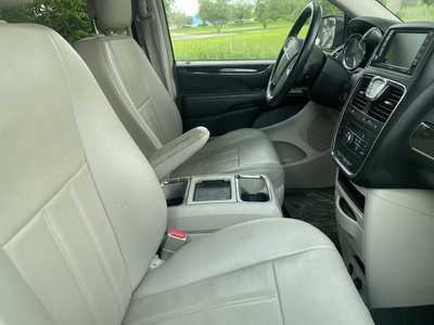 2013 Chrysler Town & Country, $7988. Photo 7