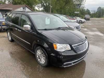 2015 Chrysler Town & Country, $6988. Photo 1