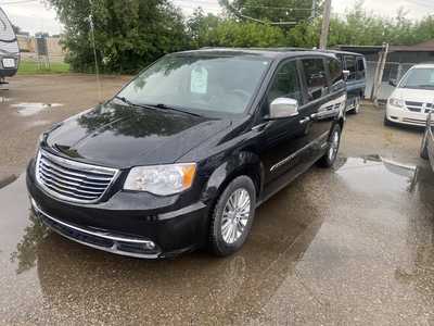2015 Chrysler Town & Country, $6988. Photo 2