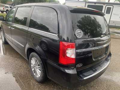 2015 Chrysler Town & Country, $6988. Photo 4