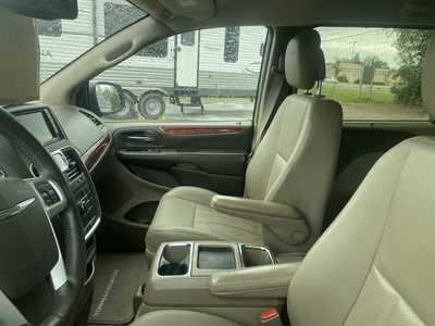 2015 Chrysler Town & Country, $6988. Photo 7