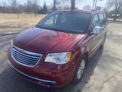 2013 Chrysler Town & Country, $8988. Photo 1