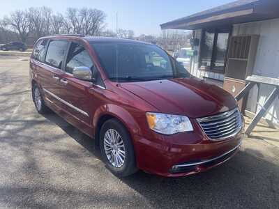 2013 Chrysler Town & Country, $8988. Photo 2