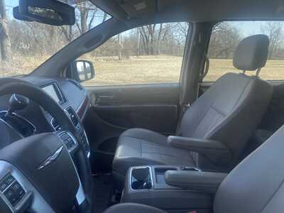 2013 Chrysler Town & Country, $8988. Photo 4