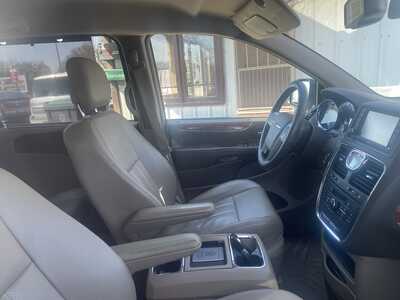 2013 Chrysler Town & Country, $8988. Photo 5