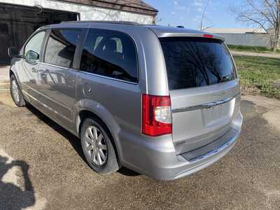 2016 Chrysler Town & Country, $6988. Photo 4