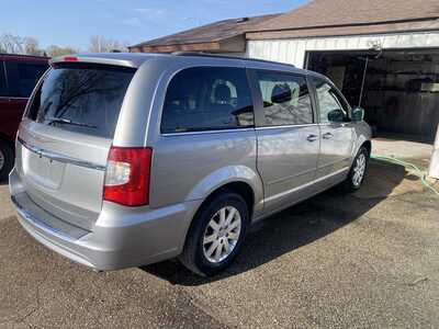 2016 Chrysler Town & Country, $6988. Photo 8