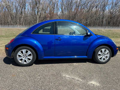 2008 Volkswagen Beetle, $7900. Photo 2