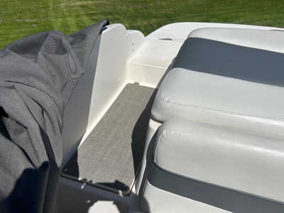 2005 Rinker Captiva, $12777. Photo 2