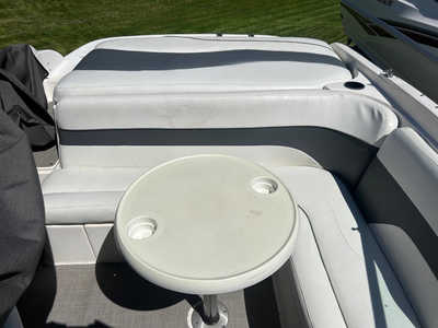 2005 Rinker Captiva, $12777. Photo 3