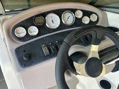 2005 Rinker Captiva, $12777. Photo 5