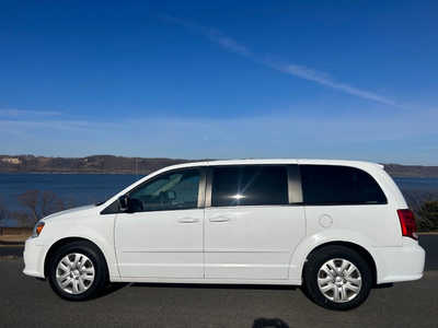 2015 Dodge Grand Caravan, $6588. Photo 4