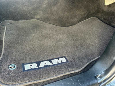 2017 RAM 1500 Crew Cab, $21500. Photo 6