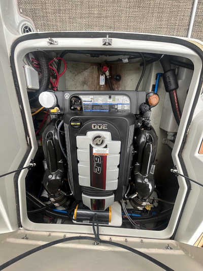 2018 Crownline E23 EC, $59888. Photo 10